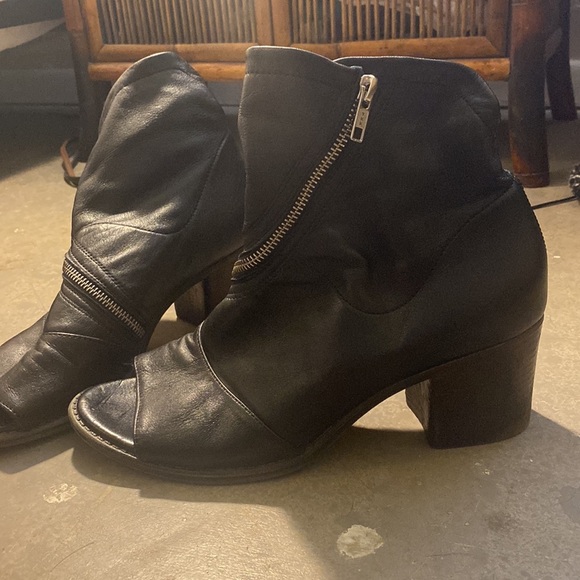 Summit by White Mountain black booties. Size 41/10 - Picture 4 of 11